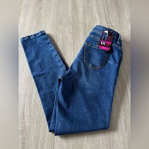NWT … NO BOUNDARIES “Size: Juniors - 5” High Rise “Skulpting” Skinny Crop Jeans
